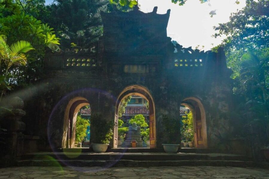 Am Phu Cave, Marble and Monkey Mountain Fullday tour - Am Phu Cave turns a cave visit into a lesson