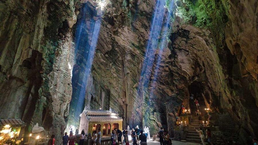 Am Phu Cave, Marble and Monkey Mountain Fullday tour - A local lunch of broken rice and grilled pork