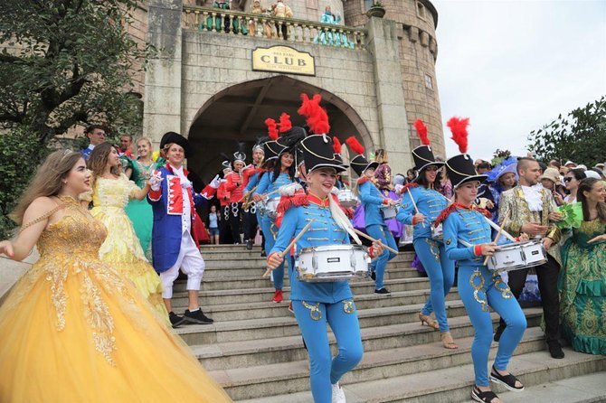 Ba Na Hills with Golden Bridge and Cable Car Daily Tour - Weather, crowds, and the best fit