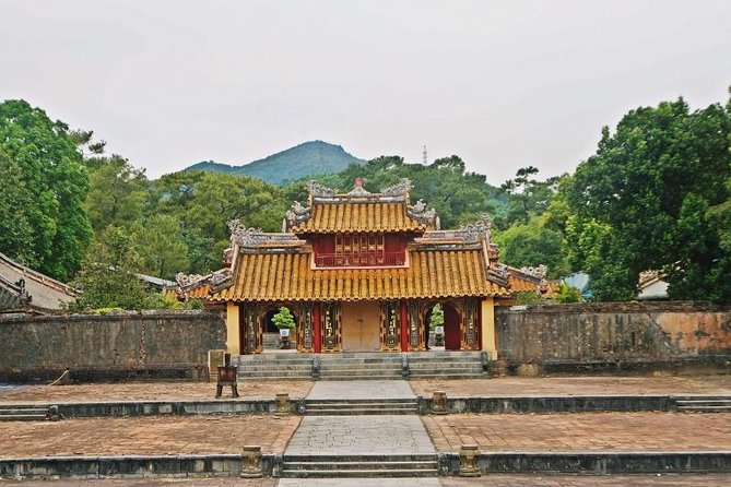 Best Tour/Transfer to Hue Imperial City from Da Nang/ Hoi An - Lap An Lagoon and the changing scenery