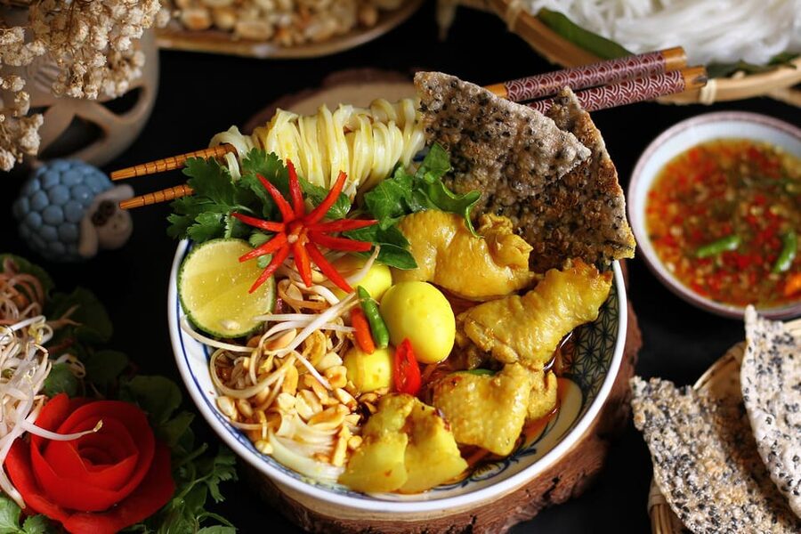 Da Nang: 4 hours city exploration and local food tour - Three bridges that frame modern Da Nang