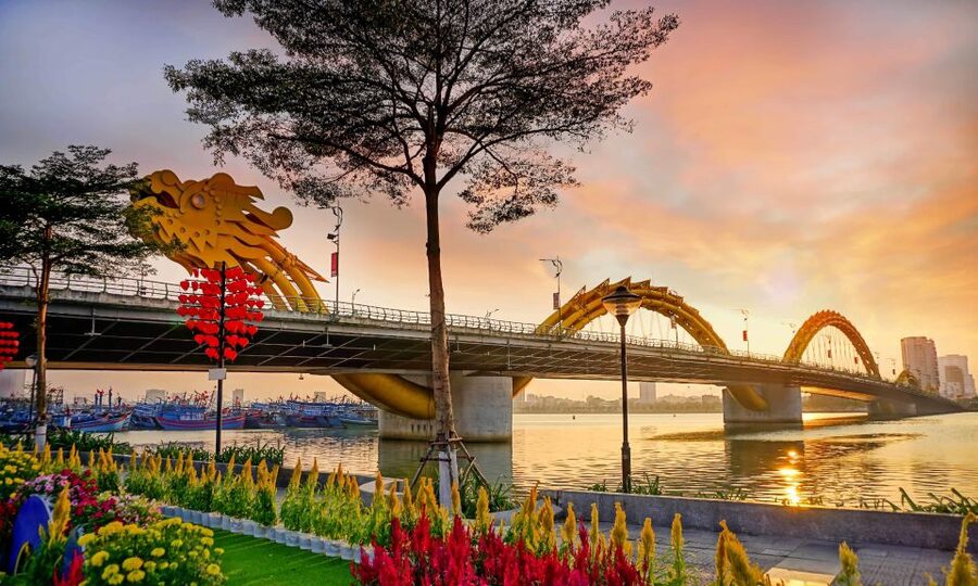 Da Nang: 5-Hour Guided Night Tour - The Han River waterfront in 30 minutes