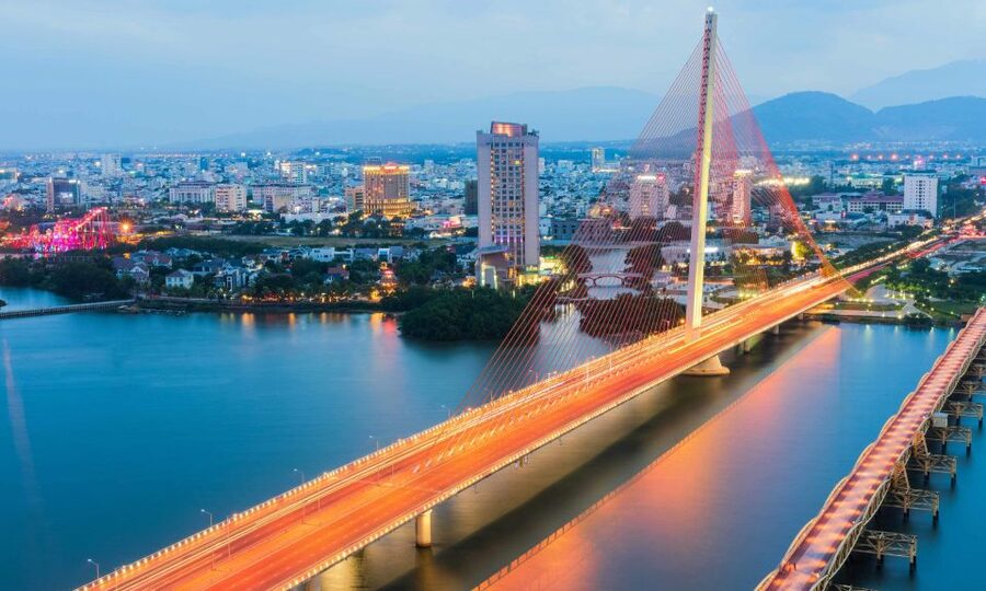 Da Nang: 5-Hour Guided Night Tour - One hour on the Han River