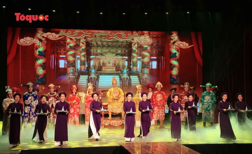 Da Nang: Ao Dai Show - A royal story told through clothing