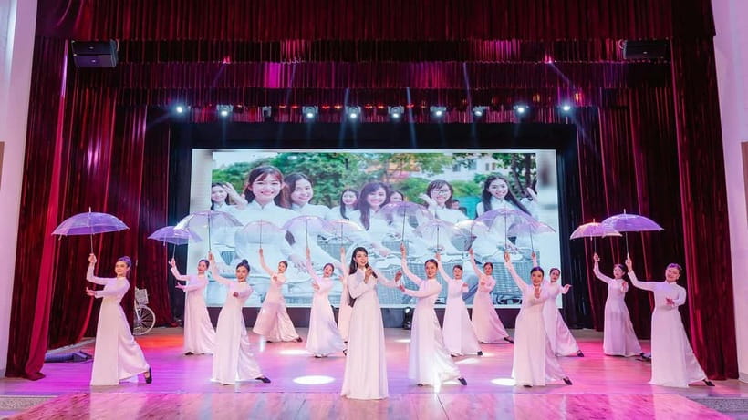 Da Nang: Ao Dai Show - Arrive early and respect the house rules