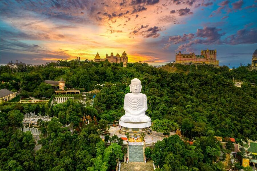 Da Nang: Ba Na Hills Cable Car and Golden Bridge Small Group - French Village and the hilltop atmosphere