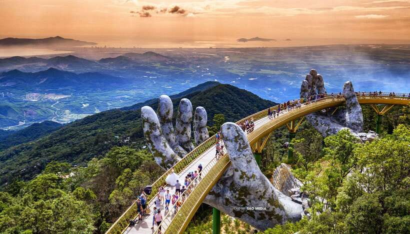 Da Nang: Ba Na Hills Cable Car & Golden Bridge Private Tour - The first 45 minutes: leaving Da Nang for the cable car