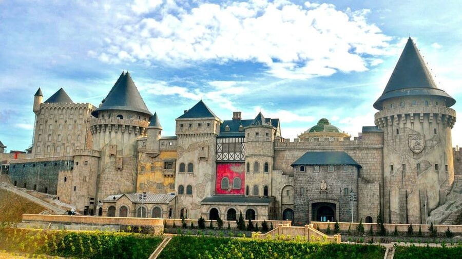Da Nang: Ba Na Hills Entry with Cable Car and Lunch Option - The cable car ride is the real opening act