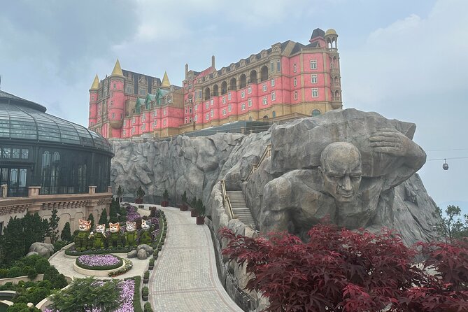 DA NANG Ba Na Hills, Golden Bridge & Cable Cars PRIVATE TOUR - A short stop at Love Bridge