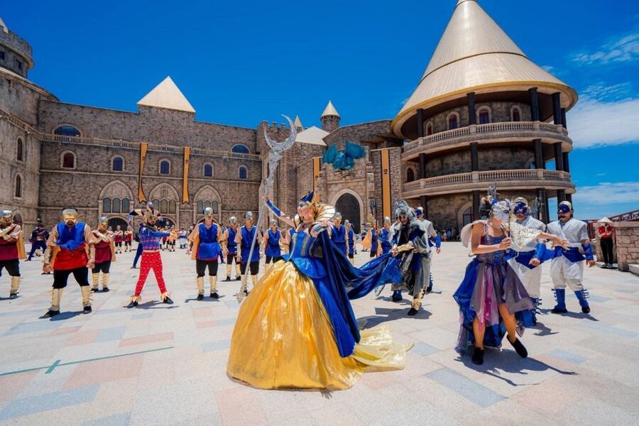 Da Nang: Ba Na Hills Tour with Cable Car Ride - French streets above the clouds