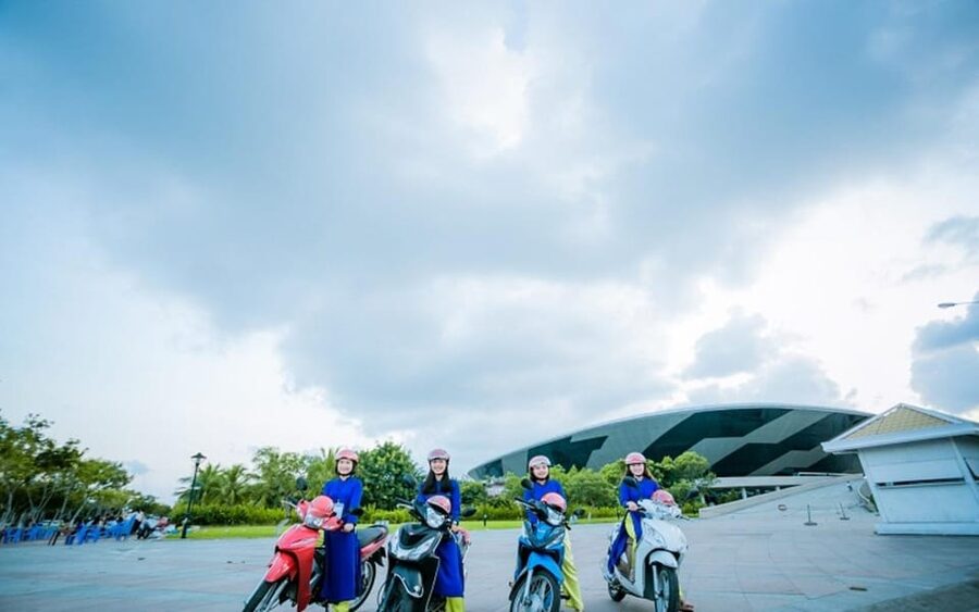 Da Nang By Night & Han River Dragon Cruise with a local food - Key points at a glance
