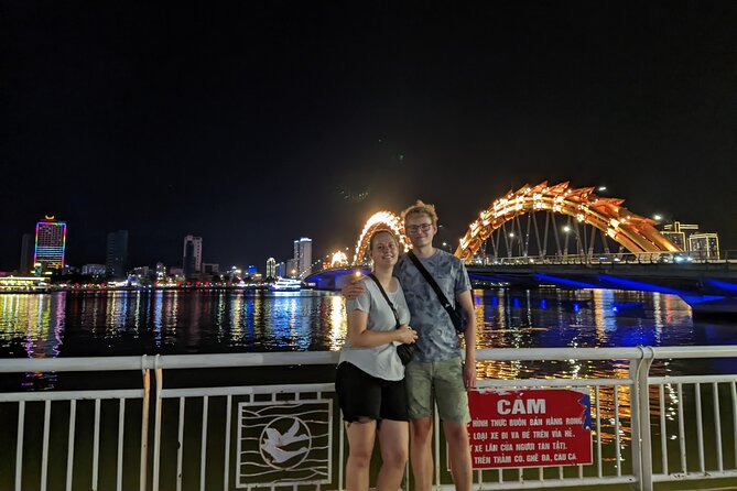 Da Nang By Night: Seafood dinner, night market and cruise trip - Bargaining at the night market