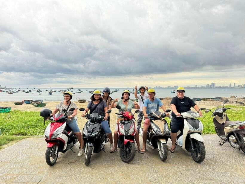Da Nang City Street Food Private Tour With Local Students - Sandwiches, seafood, and shared plates