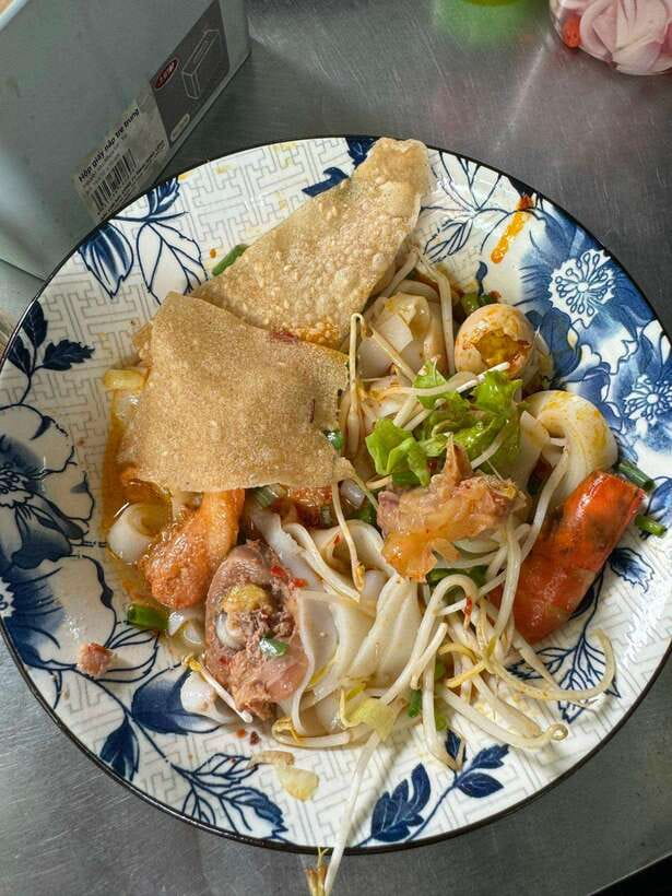 Da Nang City Street Food Private Tour With Local Students - Two food styles, two different experiences