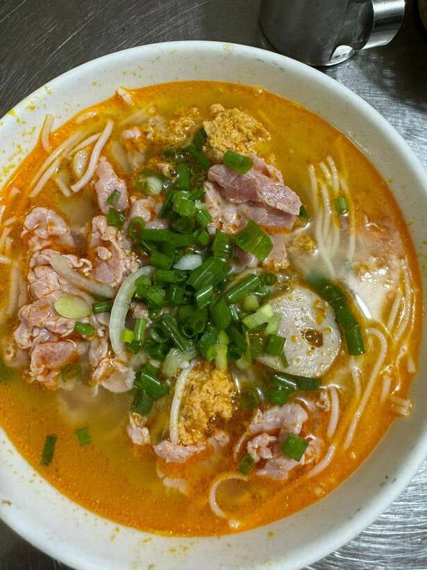 Da Nang City Street Food Private Tour With Local Students - The first stop may be a market