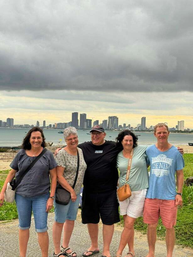 Da Nang City Street Food Tour With Live Music Tien Sa Show - Five to ten tastes, with room for local stories