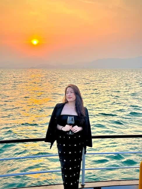 Da Nang: Experience a Magical Sunset Dinner Cruise in DN Bay - Sunset over Da Nang Bay from the upper deck
