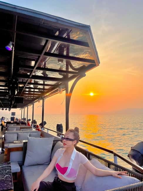 Da Nang: Experience a Magical Sunset Dinner Cruise in DN Bay - Sunset cruise or Dragon Bridge fire show?