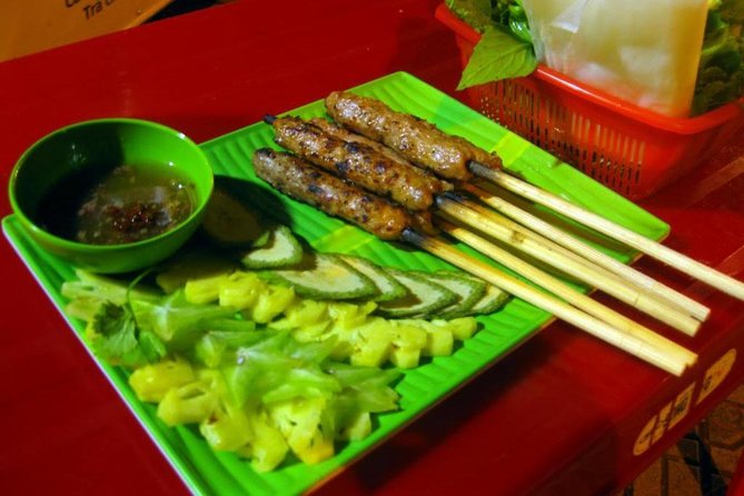 Da Nang Food Tour By Motorbike With Aodai Lady Rider - Meeting your guide and starting the route