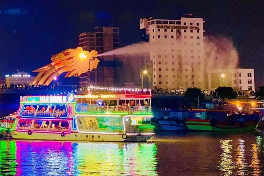 Da Nang: Han River Local Cruise by Night - Getting the Best Dragon Bridge View at 9 PM
