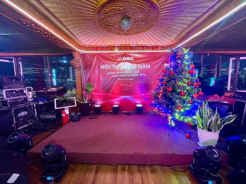 Da Nang: Han River Night Cruise with Sunrise Cocktail - Music, seating, and the best place to sit