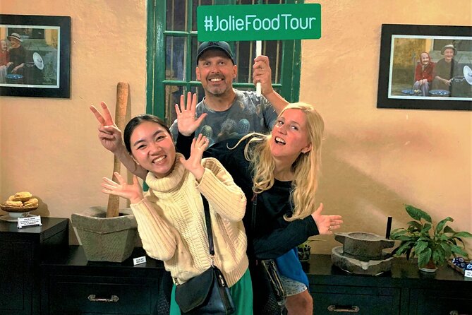 Da nang Helping Hand Food Trail (Da nang Food Tour) - Markets, alleys, cafés, and bridges