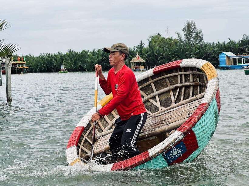 Da Nang: Hoi An Ancient Town, Coconut Jungle & Lanterns - A flower lantern on the Hoai River
