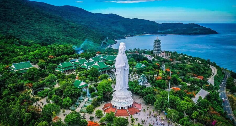 Da Nang/Hoi An: Lady Budha - Marble Mountain with Hell Cave - Two very different sides of Da Nang