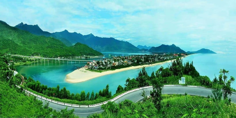 Da Nang: Hue Imperial Day Trip, Hai Van Pass Train, & Lunch - Why the train across Hai Van Pass matters
