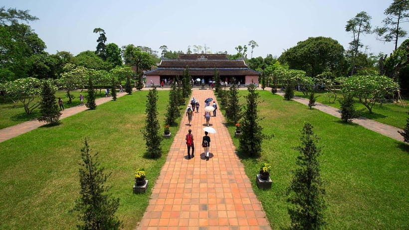 Da Nang: Imperial Hue And Scenic Hai Van Pass Discovery Tour - Khai Dinh Tomb’s ornate final stop