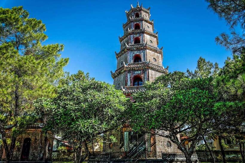 Da Nang: Imperial Hue And Scenic Hai Van Pass Discovery Tour - The guide can make or break the day