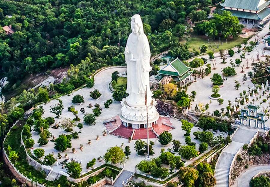 Da Nang: Lady Buddha, Marble Mountains, and Am Phu Cave Tour - Why this half-day route works