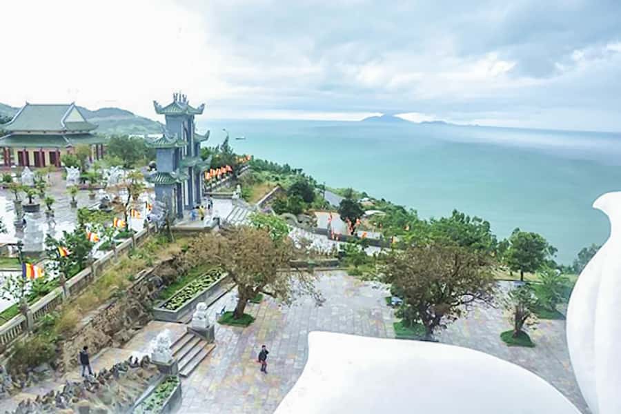 Da Nang: Lady Buddha, Marble Mountains, and Am Phu Cave Tour - The marble workshops and sculpture shops