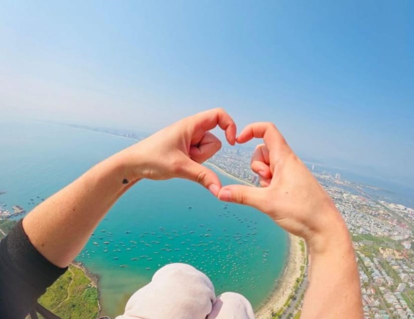 Da Nang: Monkey Mountain Paragliding Experience - Getting ready above Son Tra Peninsula