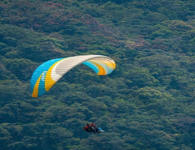 Da Nang: Monkey Mountain Paragliding Experience - The tandem flight over Da Nang