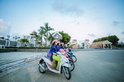 Da Nang Night Motorbike Tour & River Cruise Riding By Lady Rider
