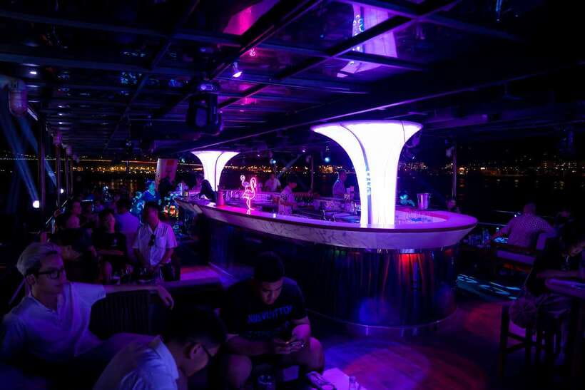 Da Nang: Poseidon Cruise with Dinner and Dragon Bridge Show - The traditional shows and DJ party