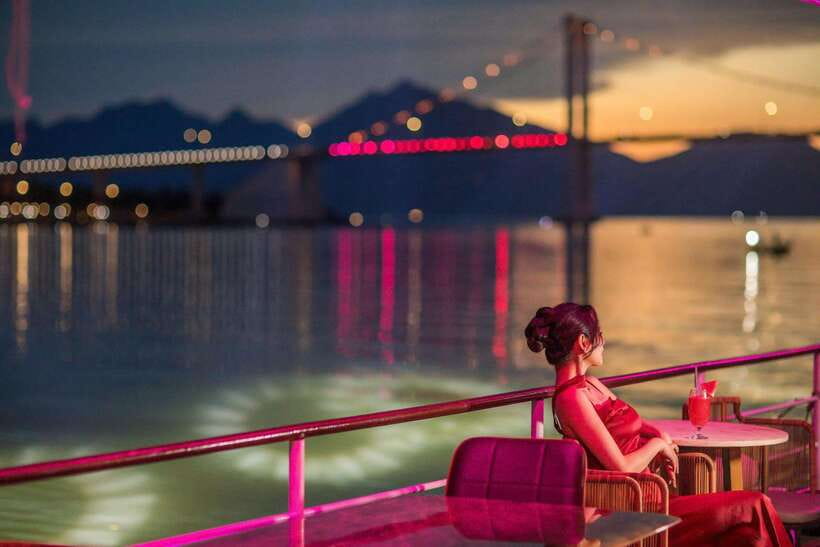 Da Nang: Poseidon Cruise with Dinner and Dragon Bridge Show - Seeing the Dragon Bridge fire and water show