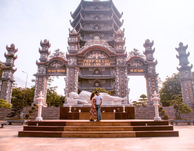 Da Nang: Private & All-Inclusive Instagram Tour - The Golden Bridge and the giant stone hands