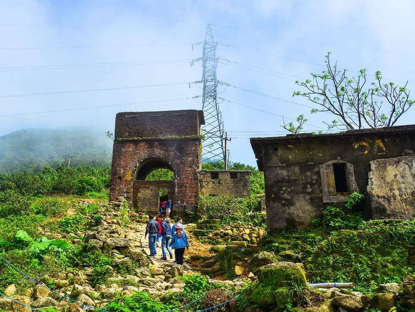Da Nang : Private Car to Hue with Multi Sightseeing Stops - Optional stop: the Golden Bridge at Ba Na Hills