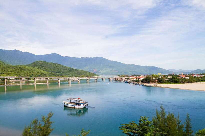 Da Nang : Private Car to Hue with Multi Sightseeing Stops - The driver makes the private format work
