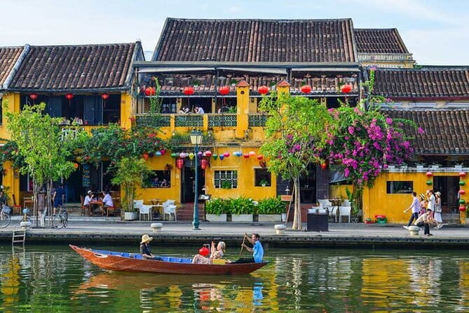 Da Nang: Round trip transfer to My Son sanctuary & Hoi An ancient - The drive to Hoi An changes the rhythm