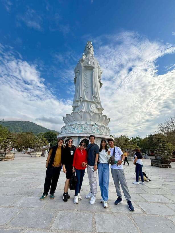 Da Nang Street Food Private Tour With Female Tour Guide - My Khe Beach in a short coastal pause