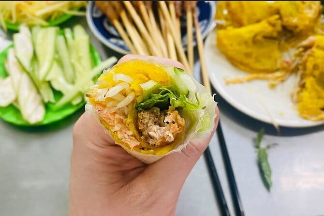 Da Nang Street Foodie Walking Tour - What David adds beyond the food