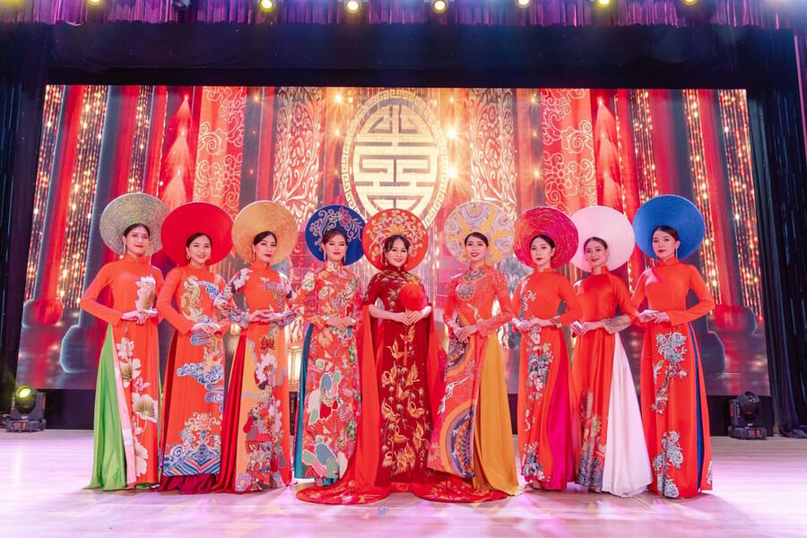 Da Nang "The Ao Dai" Show: Timeless Vietnamese Elegance - The lotus dance brings a quieter change of mood