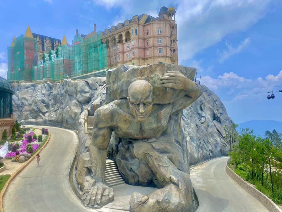 Danang: Golden Bridge by Private Car or Bus w hotel pickup - Food, free time, and the return journey