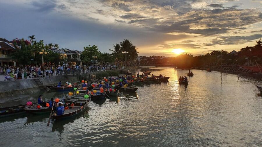 DaNang: Lady Buddha, Marble Mountain, Hoi An Town Group Tour - Why this afternoon-to-night route works