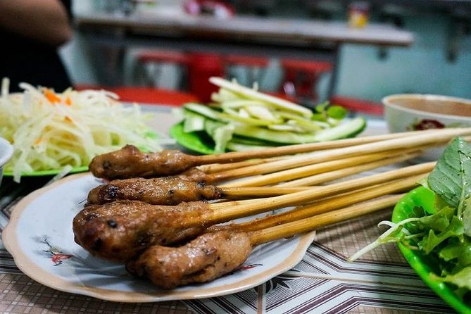 DaNang Night Foodie Tour-Sighseeing with Aodai Lady Rider Private - Why a motorbike is the right way to see Da Nang at night