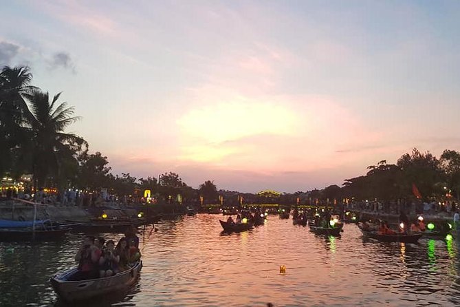 Discover Hoi An Walking Tour, Sampan Boat Ride, Night Market &Colourful Lanterns - Hoi An Night Market and the lantern streets