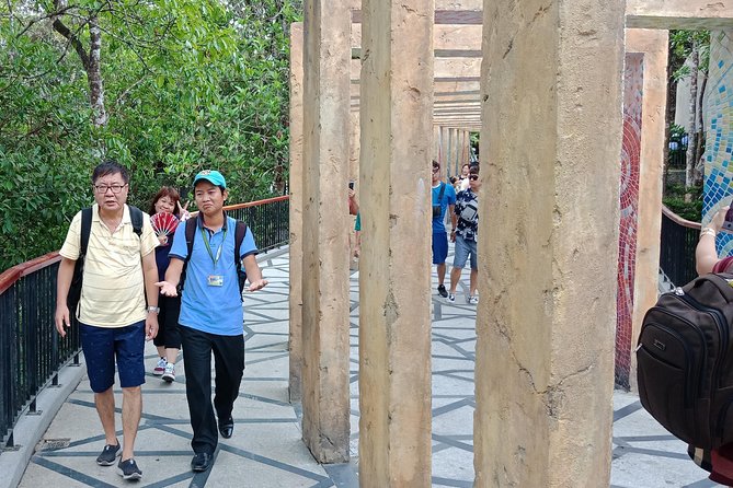 Early Sunrise Tour to Ba Na Hills & Golden Bridge from Da Nang - The short handicraft stop on the return